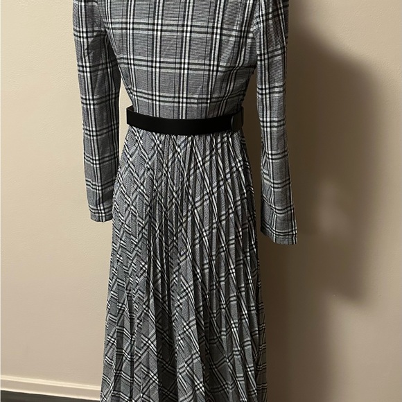 Women's Elegant Pleated Dress XS - Picture 13 of 16